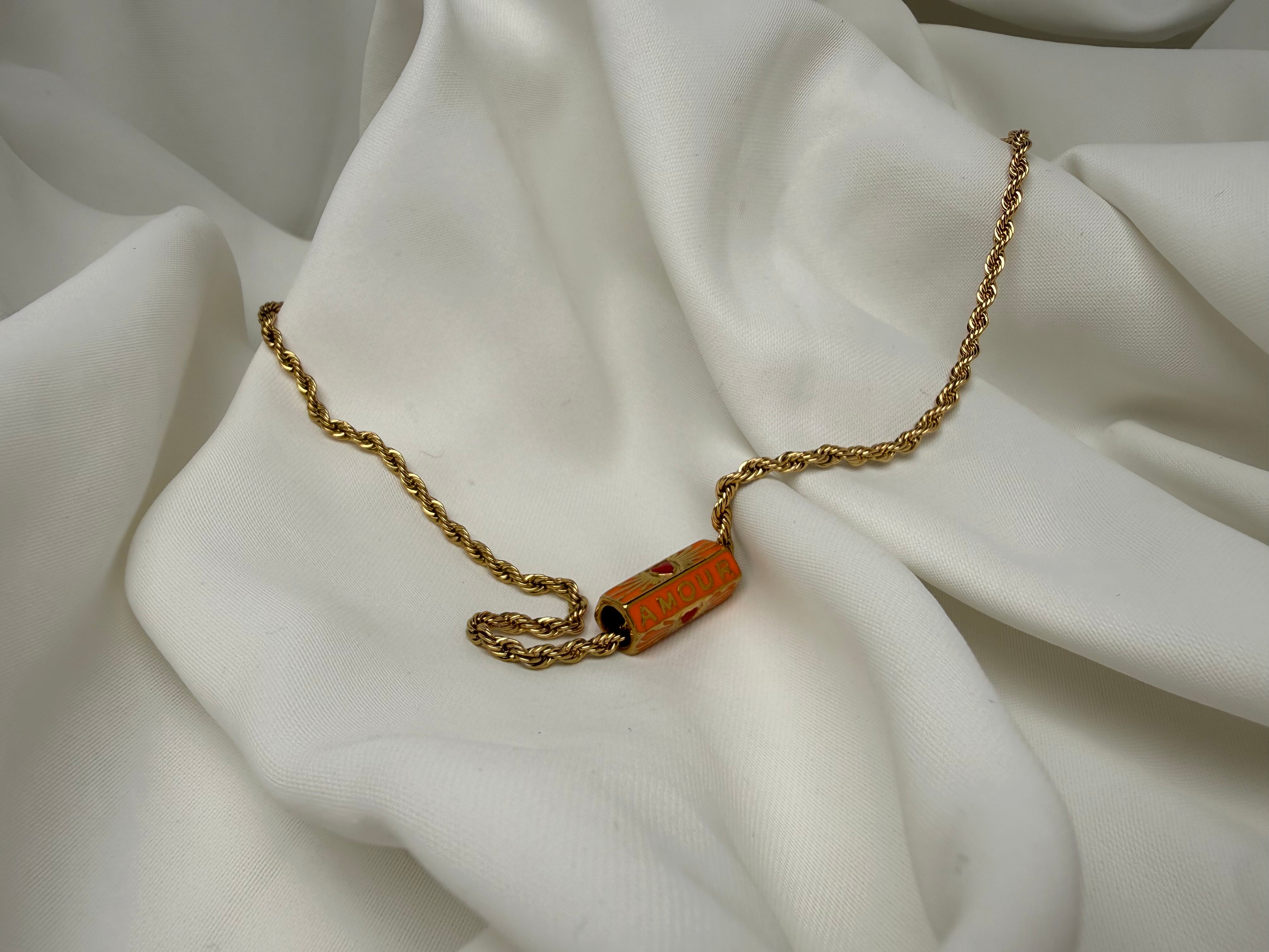 Burgu Zincir Blok Charmlı Kalpli Çelik Kolye