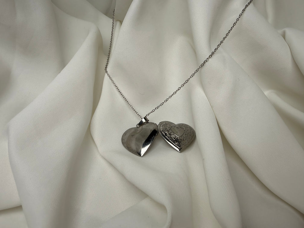 Açılabilir Kalp Charmlı Çelik Kolye