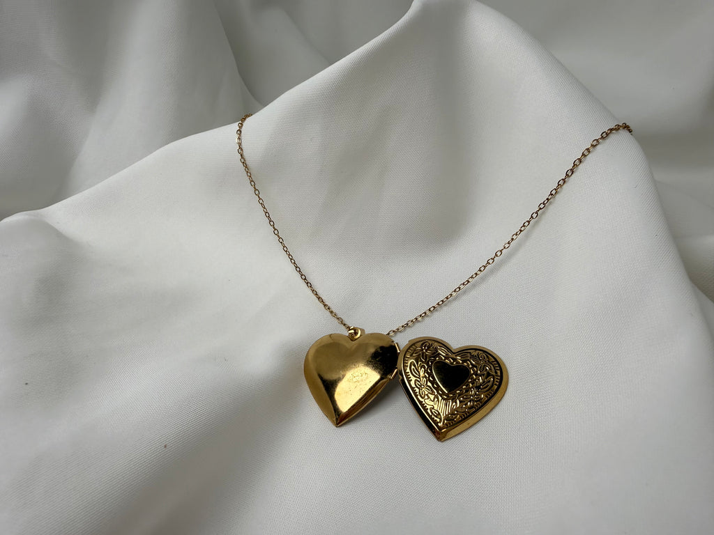 Açılabilir Kalp Charmlı Çelik Kolye