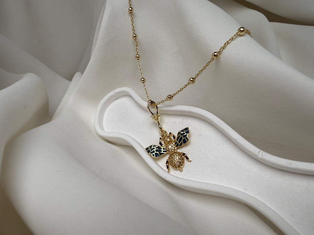 Taşlı Arı Charmlı Top Zincirli Çelik Kolye