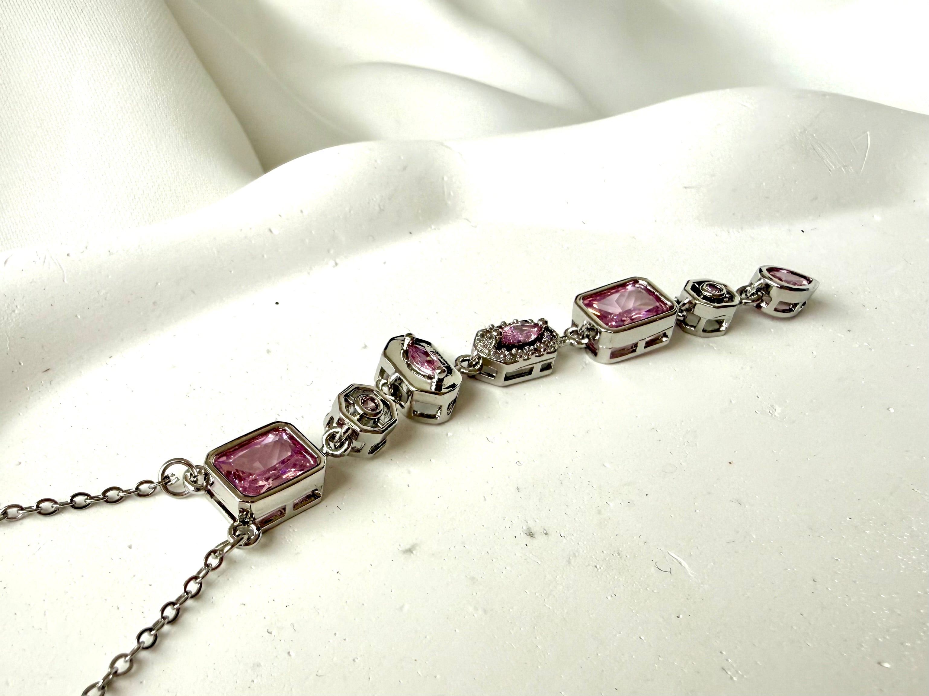 7 Element Pembe Taşlı Çelik Y Kolye