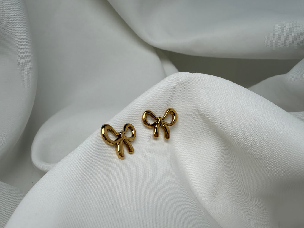 Fiyonk Kurdele Çelik Çivi Küpe