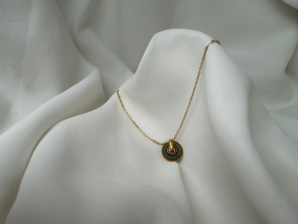 Renkli Desenli Yuvarlak Uçlu Çelik Kolye