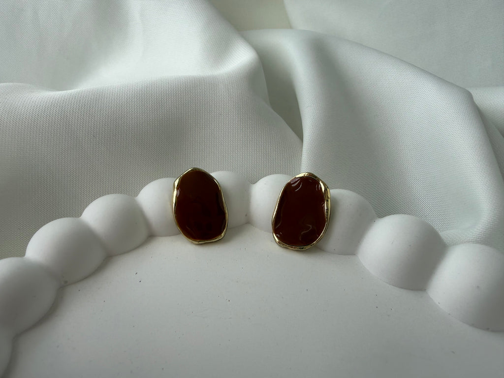 Kahverengi Mineli Soyut Çelik Çivi Küpe