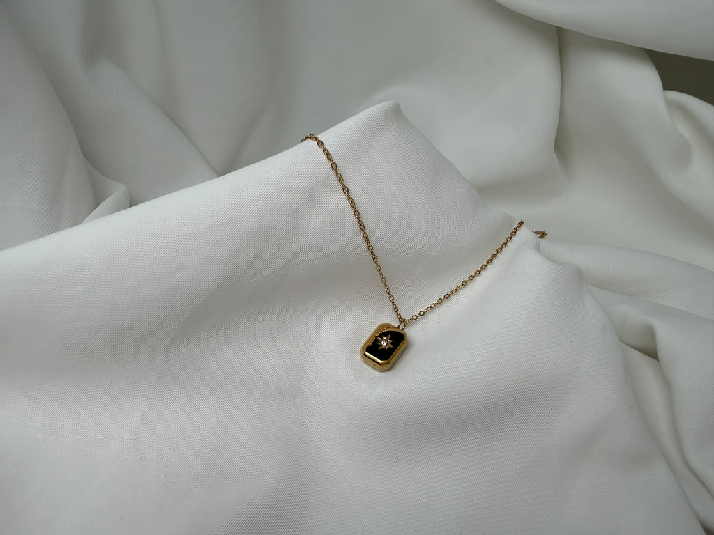 Yıldızlı Taşlı Blok Çelik Kolye