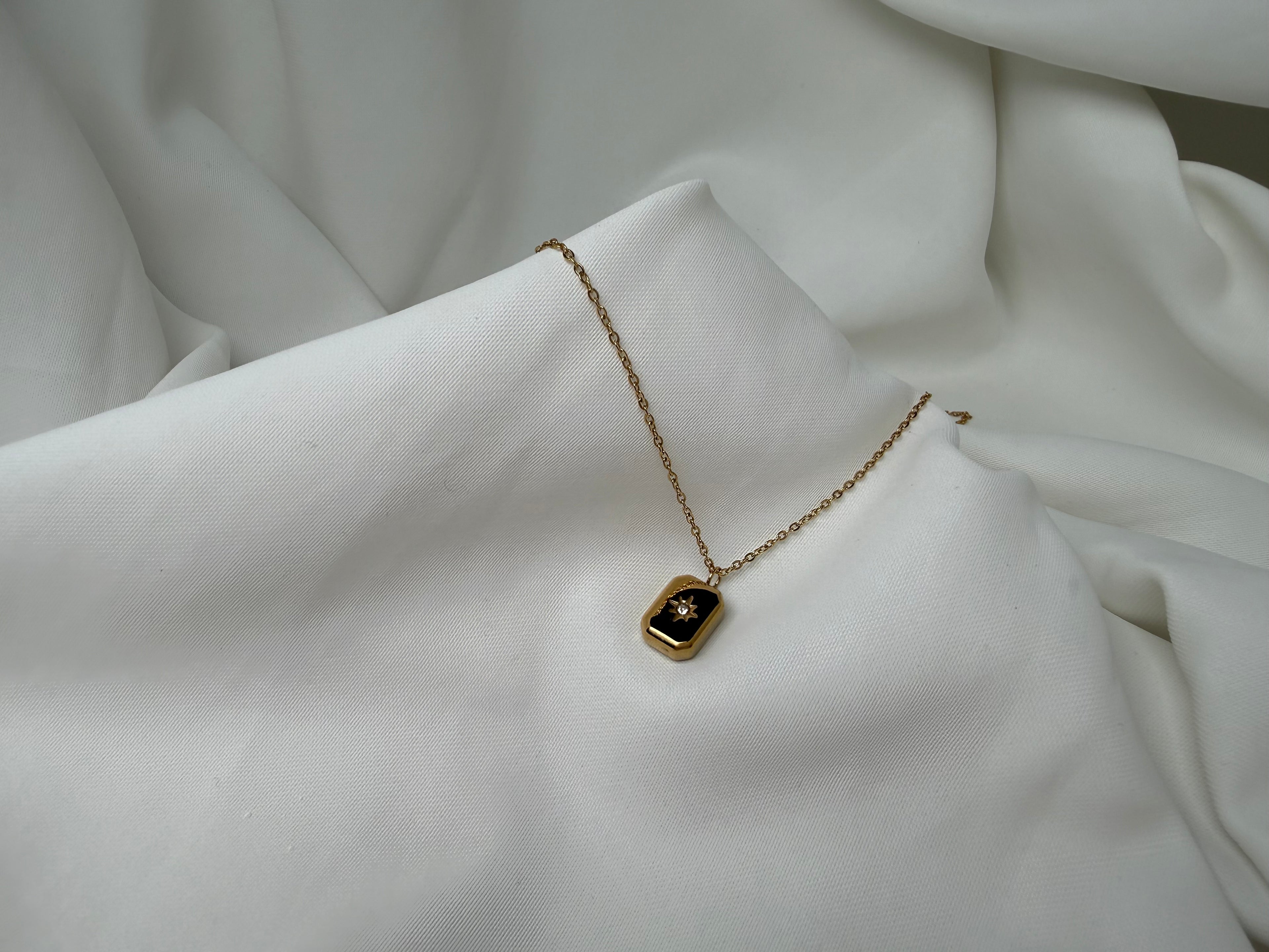 Yıldızlı Taşlı Blok Çelik Kolye